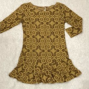 Women’s EUC mustard FREE PEOPLE 3/4-sleeve lace mini dress /size 2
